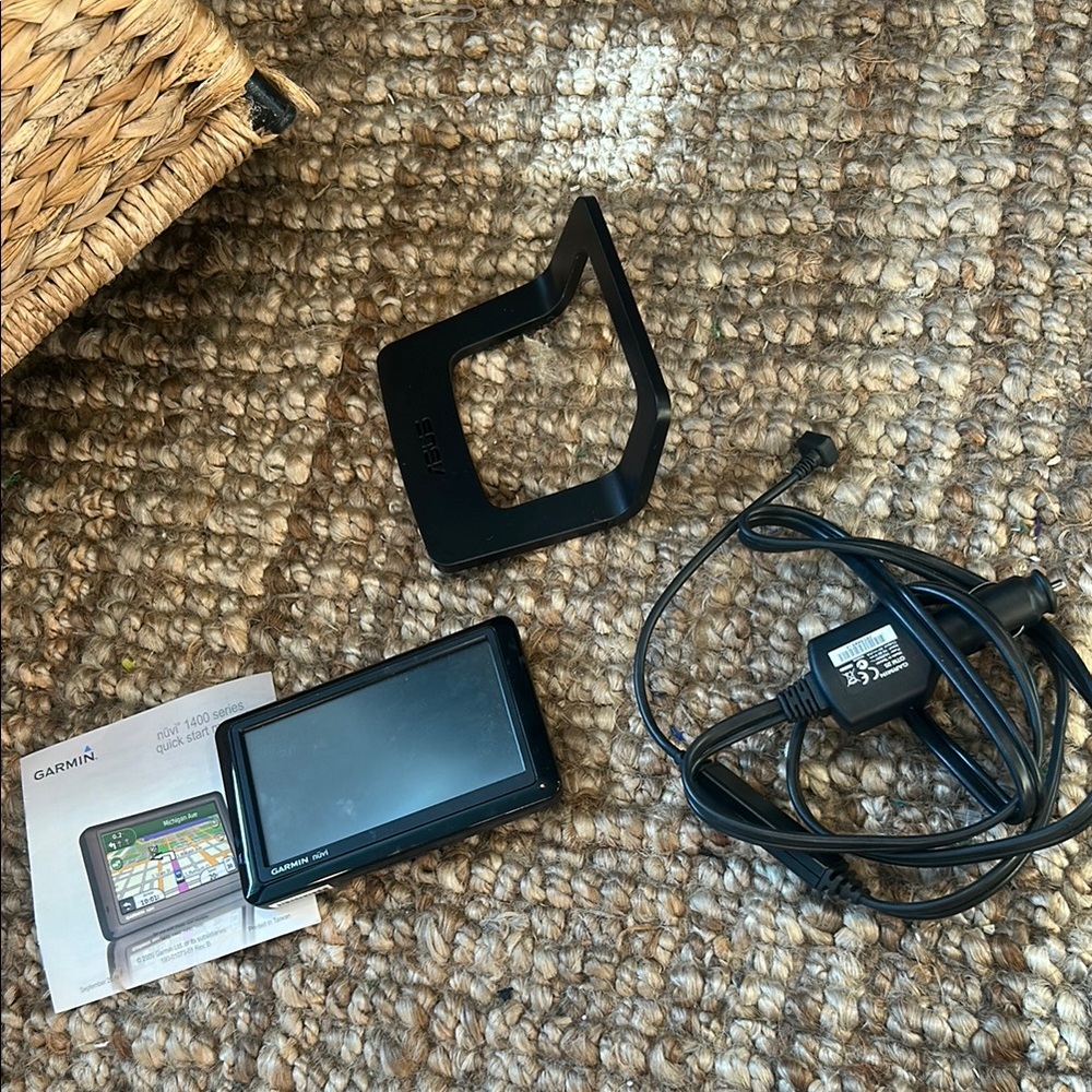 Garmin Nuvi 1400 Series W/ Accessories